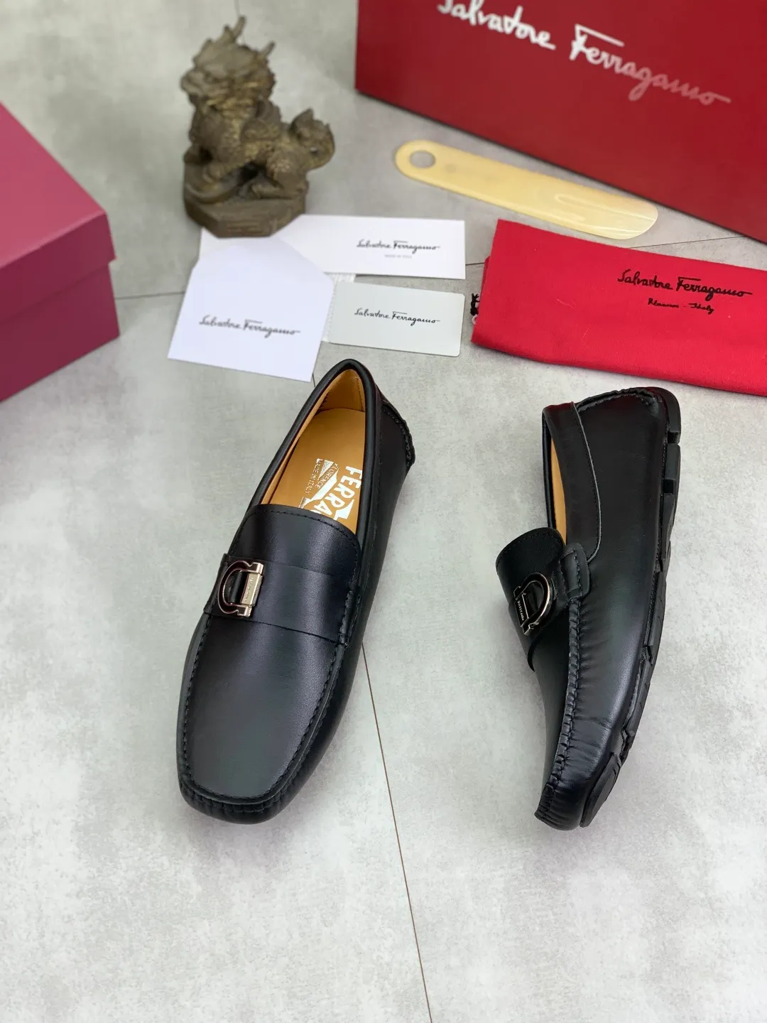 Men's shoes 💰P542 New model, high quality [Ferragamo/Ferragamo] Latest lazy slip-on shoes Original imported calfskin, imported cowhide lining + original luxury metal buckle + original combination outsole Comparison without pressure Code number: 38-45